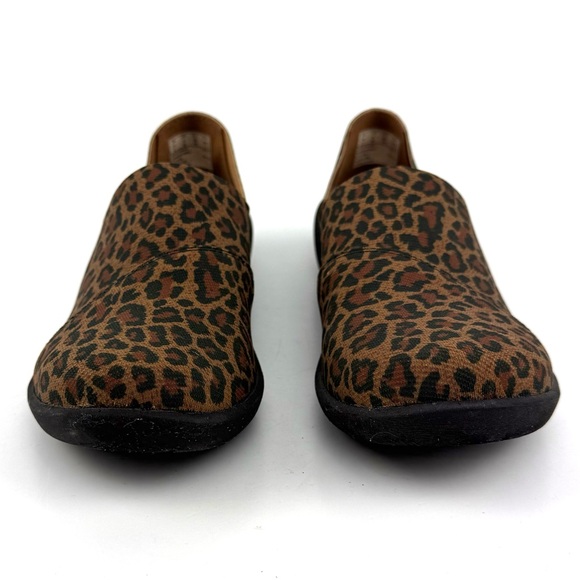 Women Clark’s Cloudstepper Leopard Print Flat Loafer Slip on 5 - Picture 4 of 8